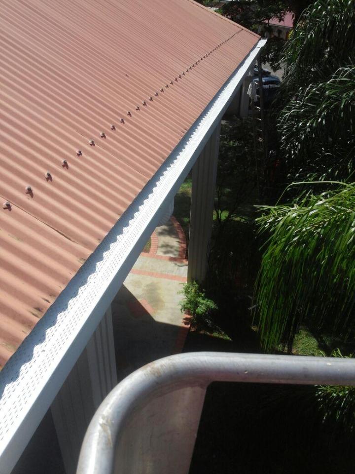 Pose de grille anti-feuilles Martinique