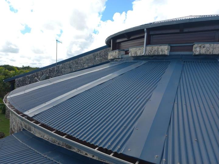 Fabrication et pose de gouttière en alu Martinique