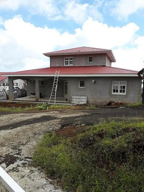 Conception et installation de gouttière en alu Martinique
