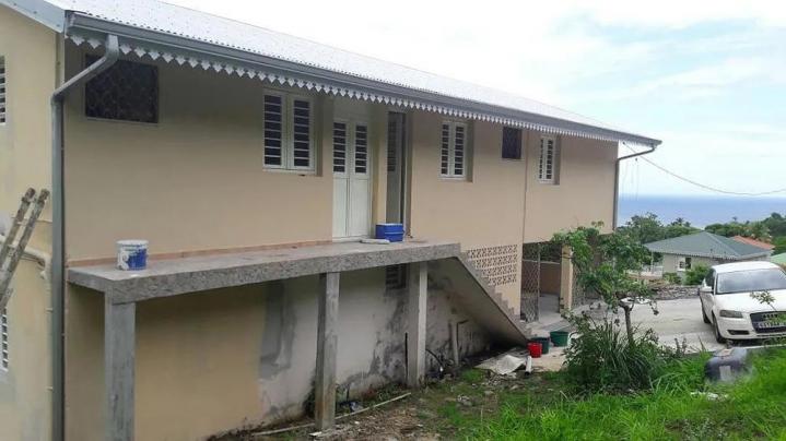 Conception et installation de gouttière en alu Martinique